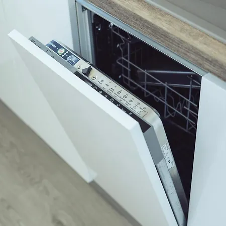 Modern ǀ Ac, Free Parking