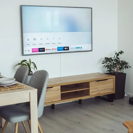 Modern ǀ Ac, Free Parking Apartment *